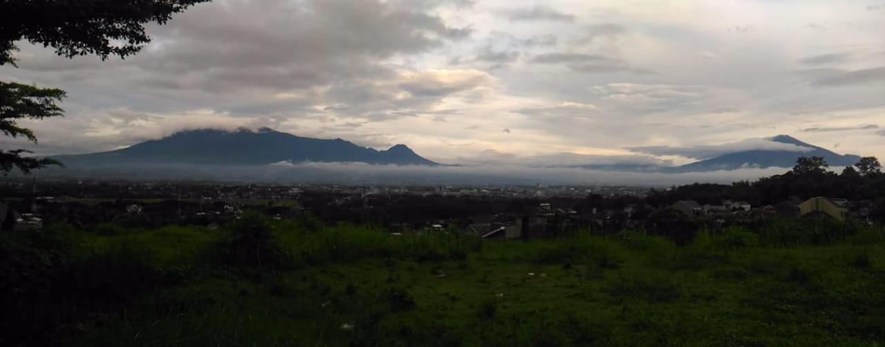 Villa Malang Puncak Buring Exterior foto