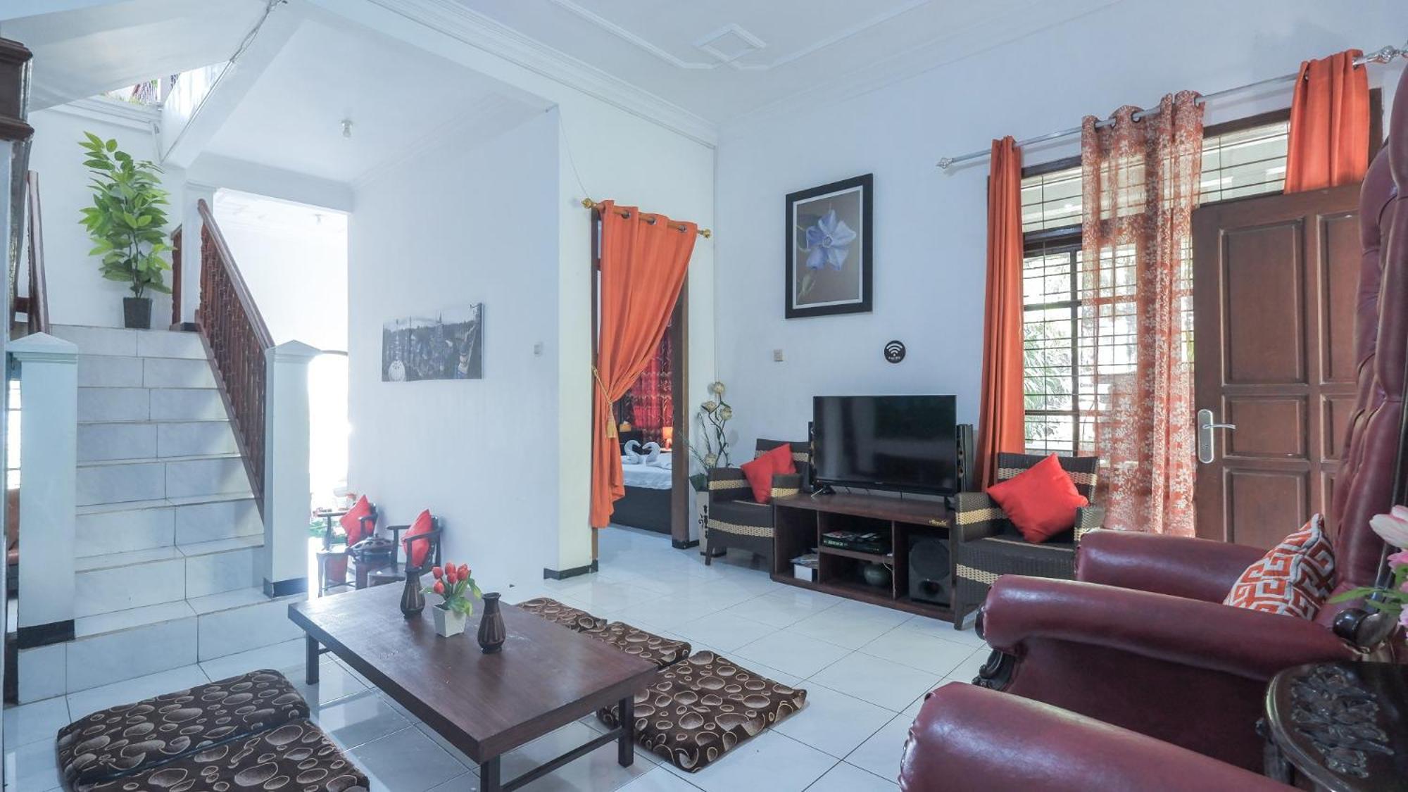 Villa Malang Puncak Buring Exterior foto
